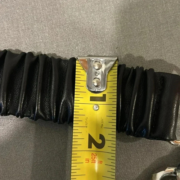 🖤”BEBE” NWT Black Scrunch with Silver Metallic Chain & Emblem Belt Size S/M 🩶 - Picture 10 of 11